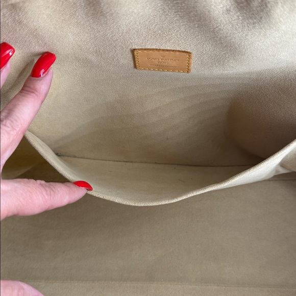 Louis Vuitton vintage Manhattan Monogram. pre-loved please refer to photos. - Picture 13 of 15